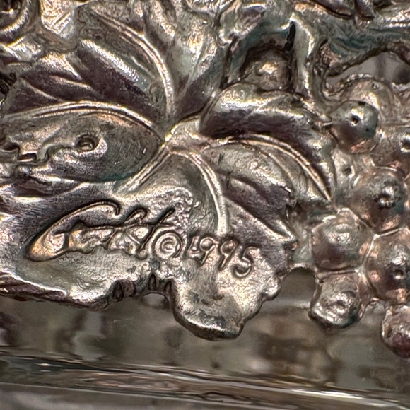 Vintage Arthur Court Glass Decanter with Rabbit &Grape Pattern in Aluminum - Picture 8 of 10